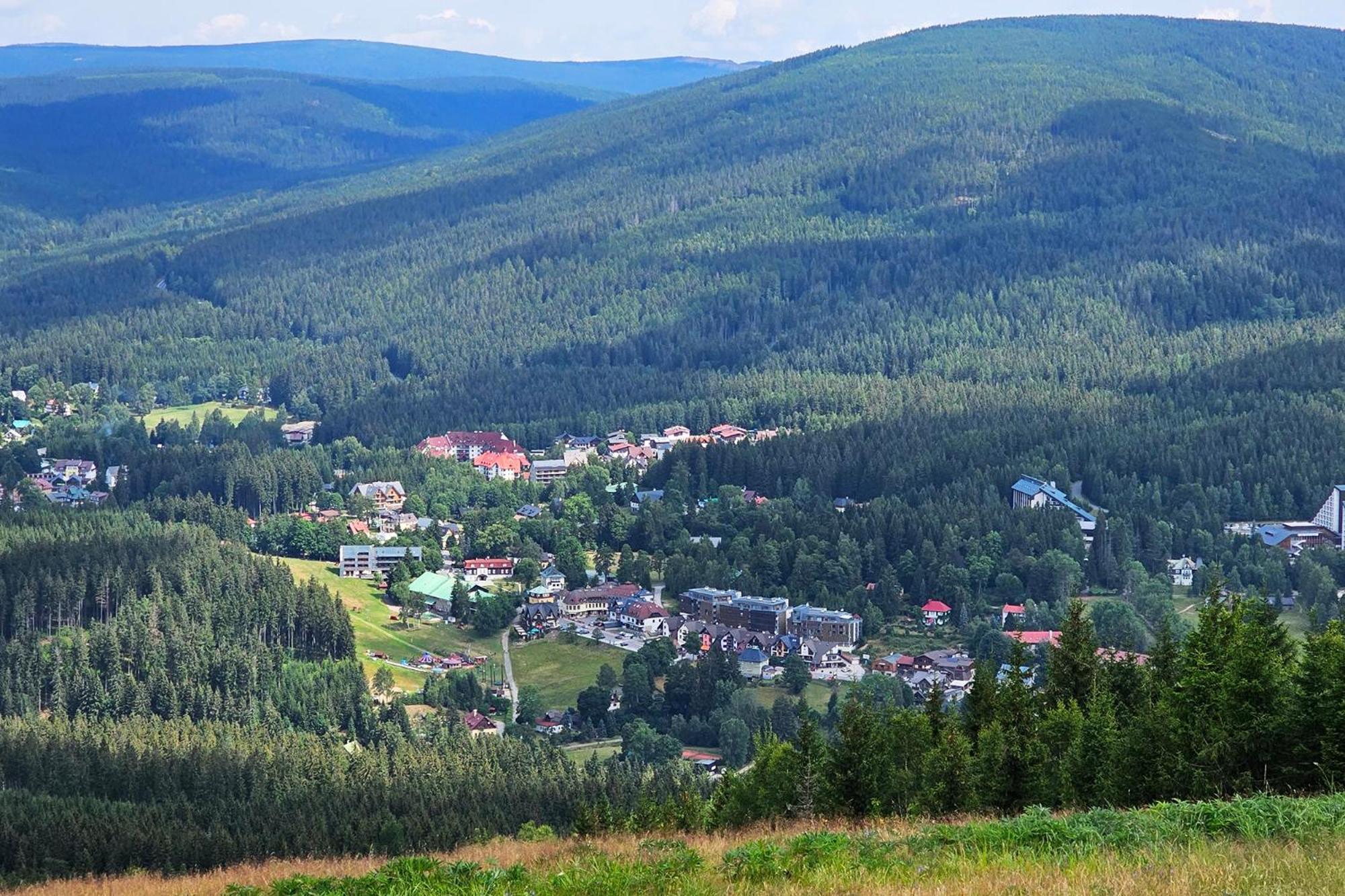 Enjoyharrachov: Sunny Studio with Mountain Views and Entertainment Exterior photo